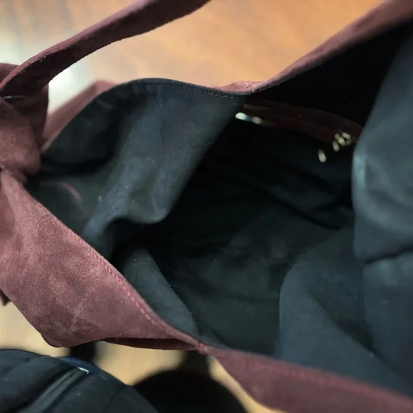 Anna Paola Chic Burgundy Suede Tote Bag - Picture 6 of 8